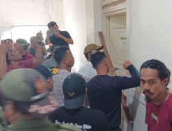 Jelang Natal dan Tahun Baru Tunggakan Gaji 2 Bulan Tak Kunjung Cair, PPPK dan KNPI Morotai Segel Kantor BPKAD