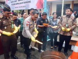 Pemusnahan 2200 Botol Miras dan 973 Butir Obat Terlarang Oleh Polres Kepulauan Sangihe   
