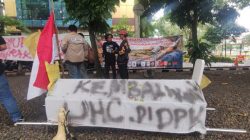 Ambulans Menggema di Balai Kota Depok, Masyarakat Protes Banyaknya BPJS yang Dinonaktifkan